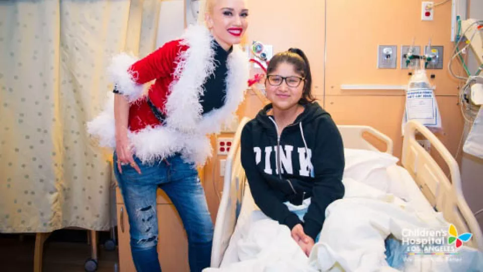 chla-gwen-stefani-2017-visit-inpatient-2.jpg