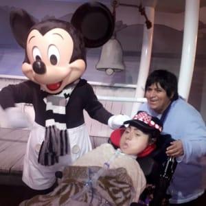 chla-connie-morales-with-mom-and-mickey.jpg