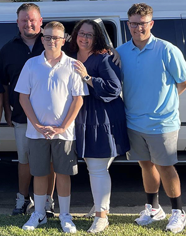 CHLA-Dustin-Kaysen-Tracy-Jaykob-375x475.jpg Jaykob poses with his mother, father and brother