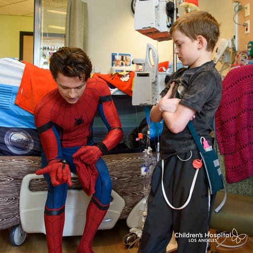 Tom Holland from Spider-Man: Homecoming Visits with Kids at Children's  Hospital Los Angeles